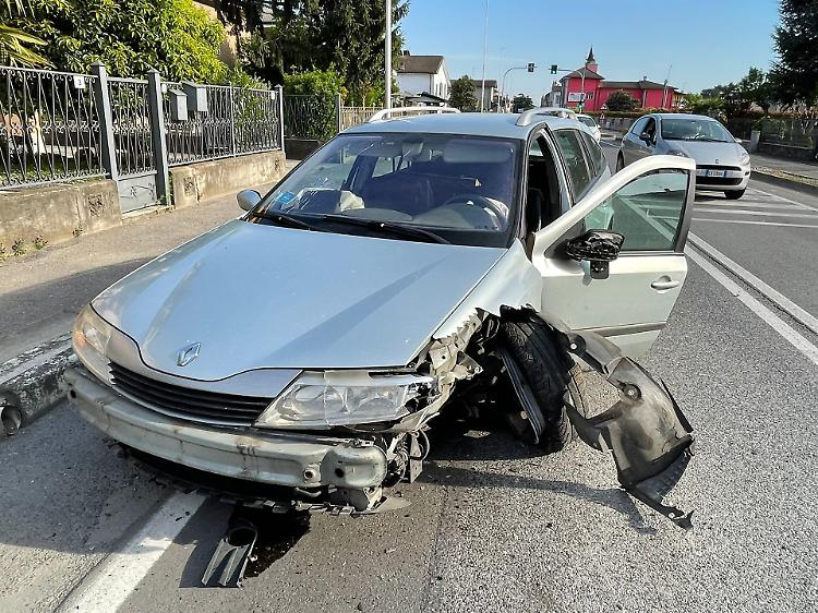 Scontro brutale sulla statale 498