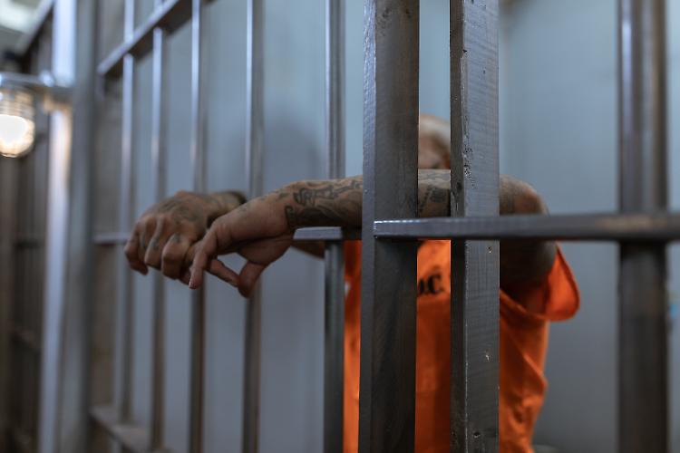 Stalker finisce in carcere, violato ancora il divieto di avvicinamento