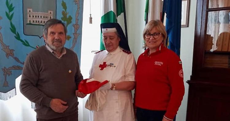 Croce rossa italiana, consegnate le bandiere a tre sindaci del casalasco
