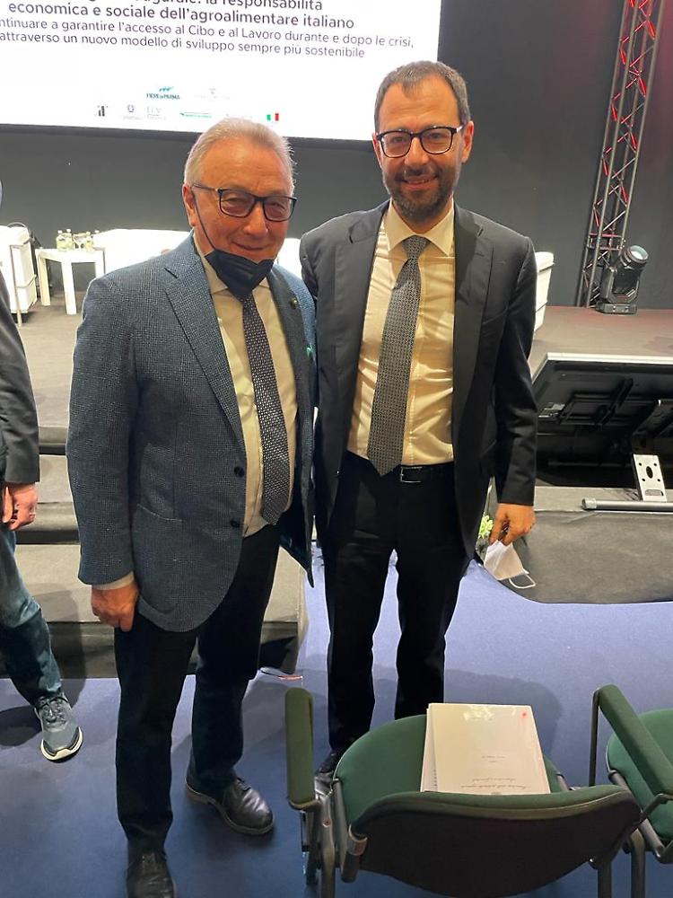 Siccità: Patuanelli, si va verso obbligo assicurazioni
