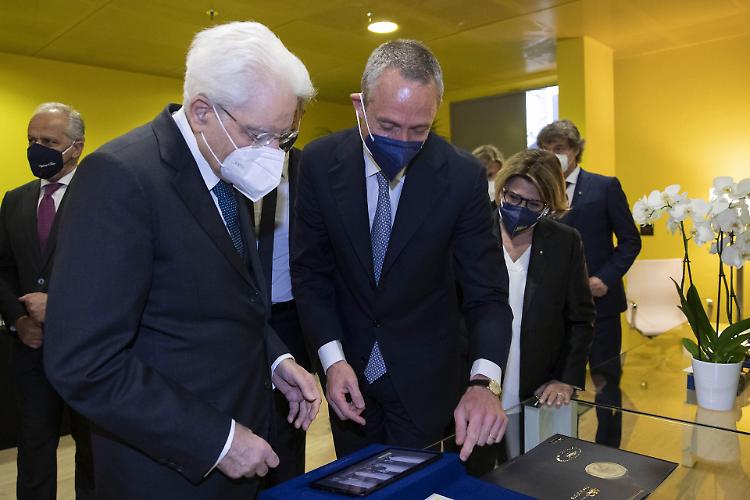 Poste Italiane: boom dei pagamenti cashless e un cremonese su tre investe in libretti o buoni postali
