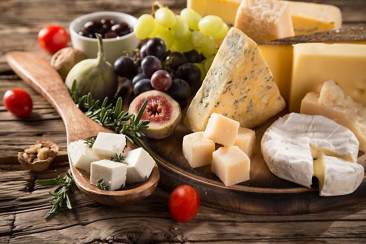 Degustazioni, sbrandieratori, arte e musica a Formaggi & Sorrisi