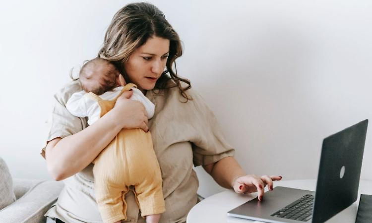 Lavoro: il 42,6% delle madri tra i 25 e i 54 anni non è occupata