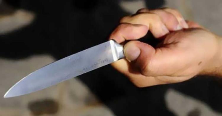Armato di coltello va in giro per il paese: disarmato da Cc