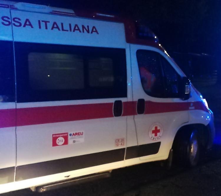 In scena va l'ennesima scazzottata fuori dalla discoteca