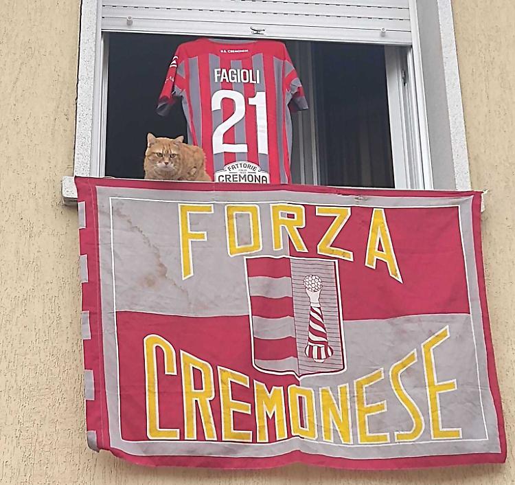 A Sergnano tifoso grigiorosso fa festa, ma gli rubano la bandiera