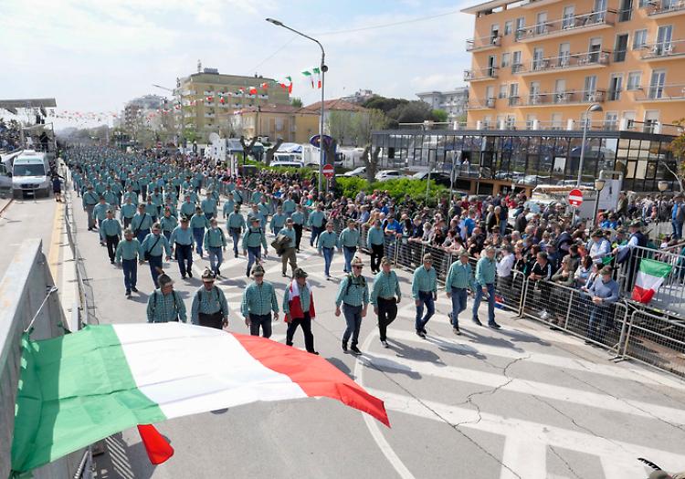 Molestie al raduno degli alpini a Rimini