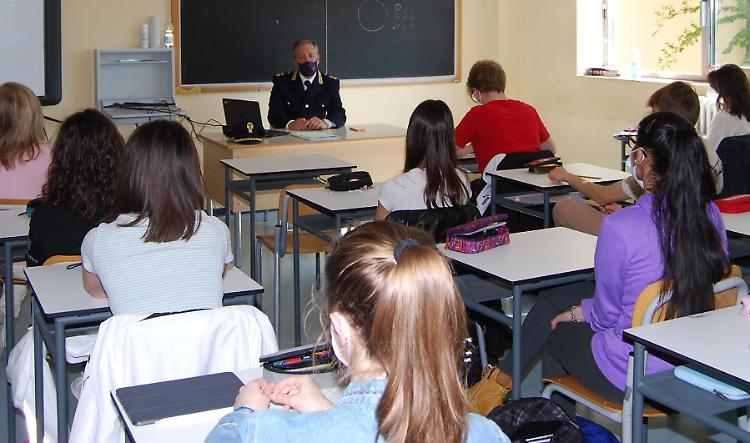 Violenza di genere, il vice questore Pagani incontra gli studenti