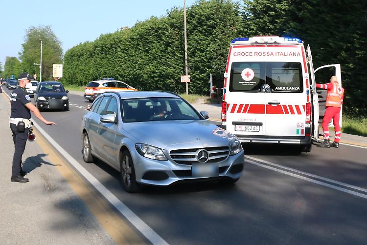 Tamponamento moto-camion: 16enne in ospedale