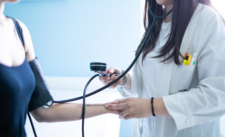 Giornata mondiale dell'ipertensione, visite mediche in centro a Cremona