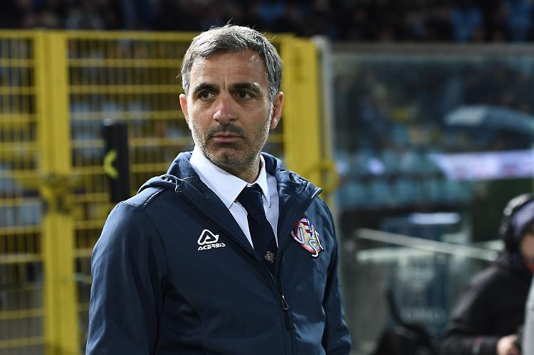 Dimissioni di Pecchia, un "dribbling" alla società