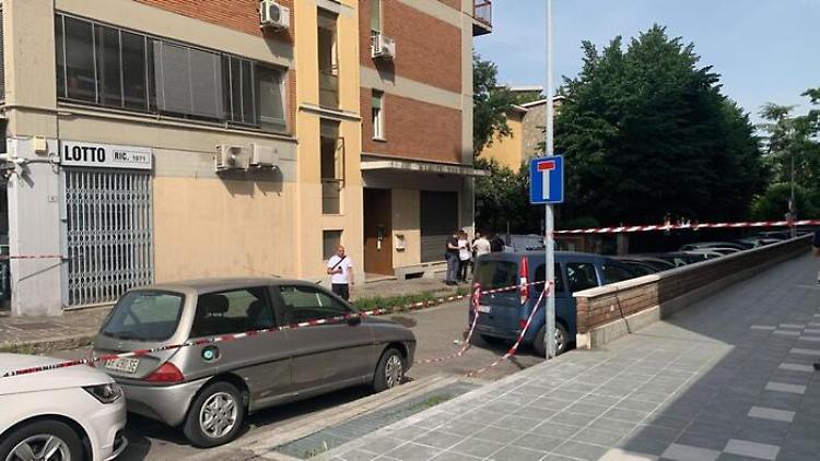 Bimba di 4 anni muore dopo caduta dal balcone a Modena