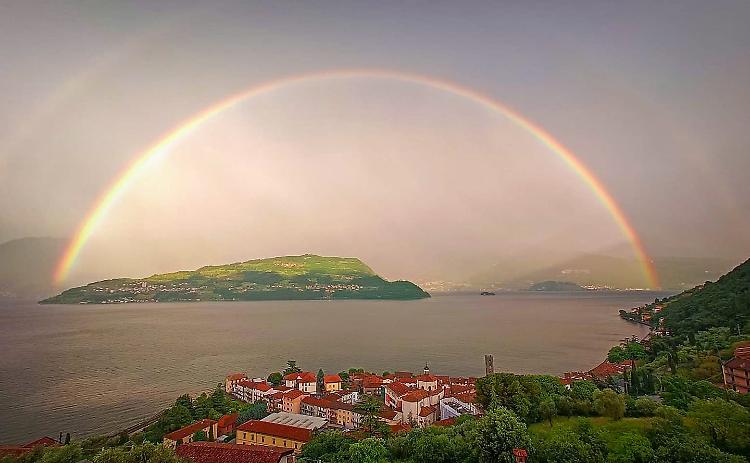 E dopo il temporale arriva l’arcobaleno sul Lago d’Iseo
