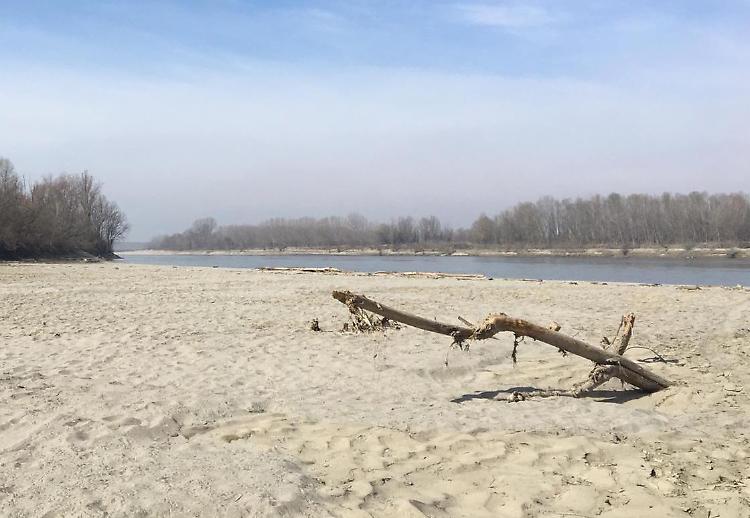 Po, portata d’acqua in picchiata: «Aprire i bacini»