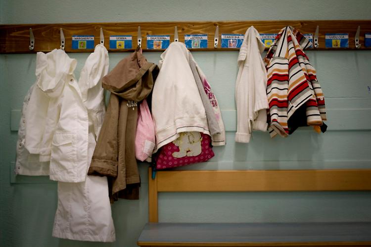 Cinque bambini ustionati durante prove di recita a scuola, una è grave