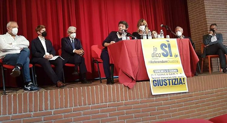 L'incontro: "Contro la malagiustizia fronte unito per il sì". C'è anche Galimberti