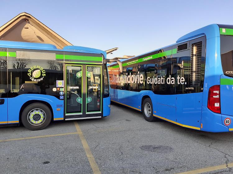 Sguardi indiscreti: lite con un passeggero del bus, 51enne trasportata in ospedale