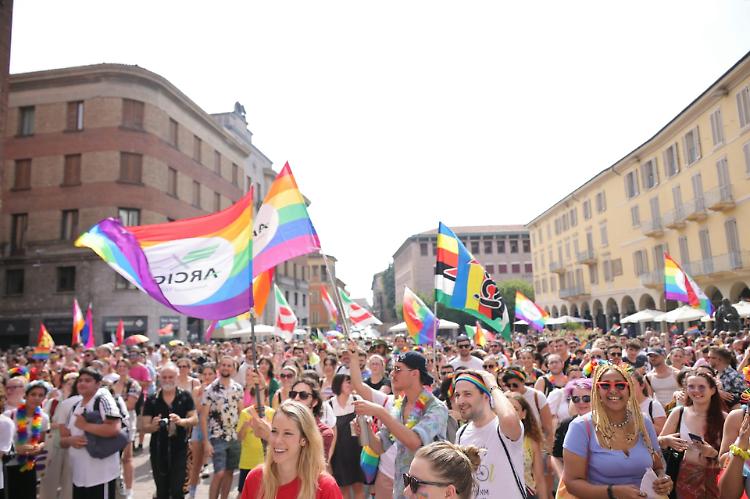 Cremona Pride e manichino blasfemo: individuato il gruppo in corteo