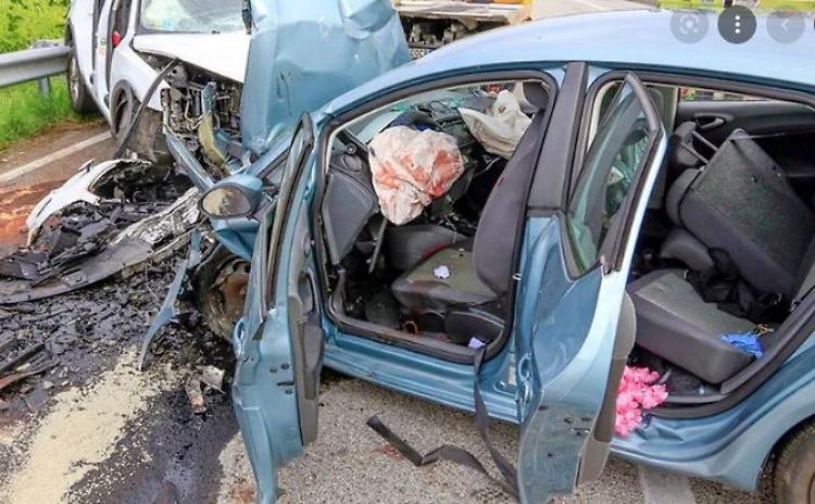 Scontro frontale all'alba, 3 giovani morti nel Vercellese 
