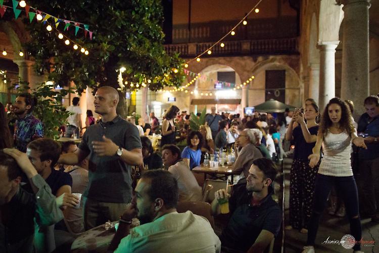 Festa latinoamericana con le reggae dancehall vibes della RootsBalera