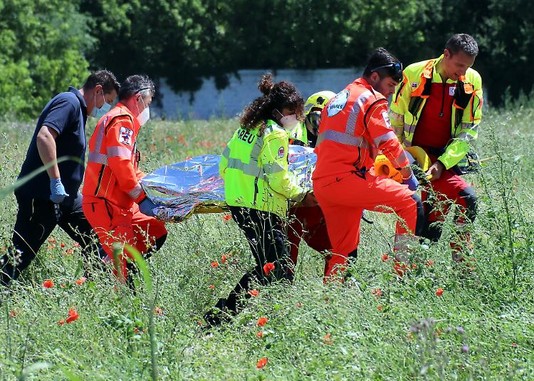 Casalbellotto, 80enne cade da una scala. Intervento dell'elisoccorso di Parma
