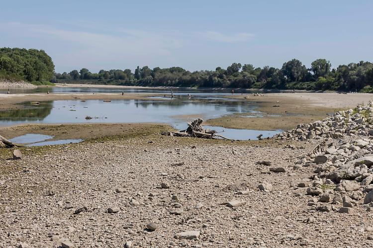 Siccità, si ferma l'effetto dighe: Po bloccato a -8,28