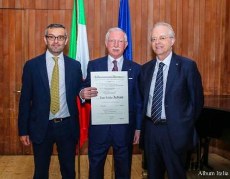 Ezio Indiani insignito Ufficiale dell'Ordine al Merito della Repubblica Italiana