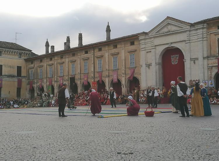 Riqualificare la piazza, arrivano i fondi per Isola Dovarese
