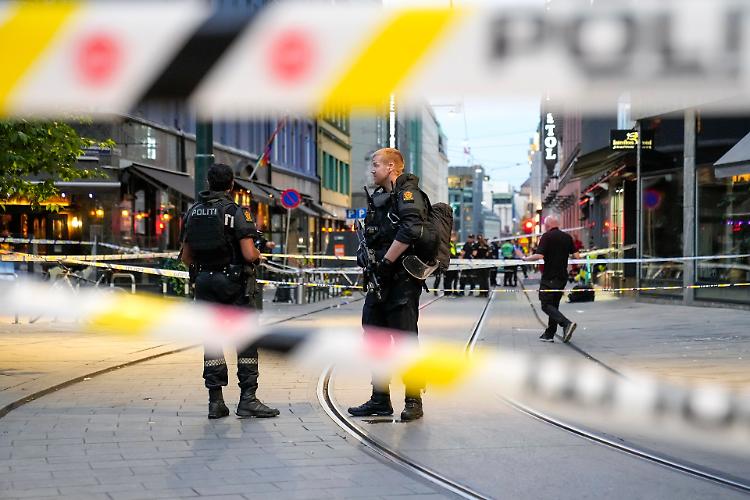 Norvegia, Pride di sangue a Oslo: spari all'esterno di un club Lgbtq+