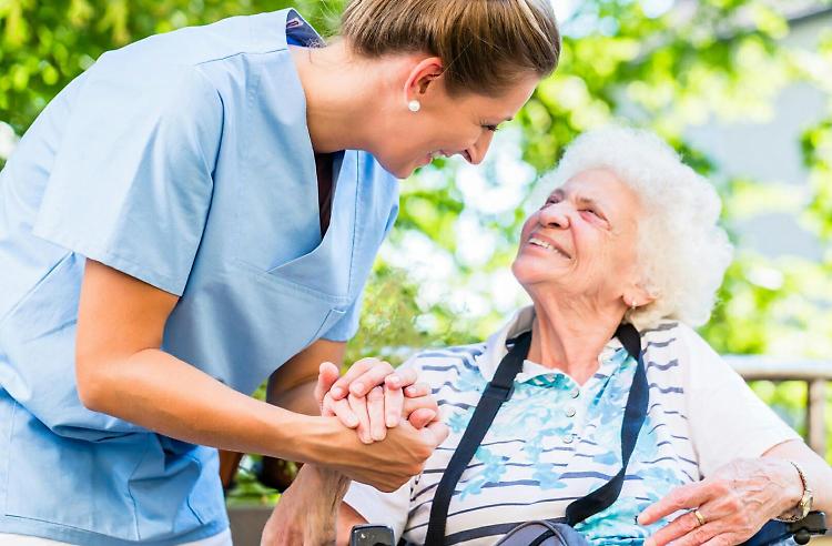 &laquo;Cremona Beside Caregivers&raquo;, al fianco degli anziani: il piano per l&rsquo;assistenza 
