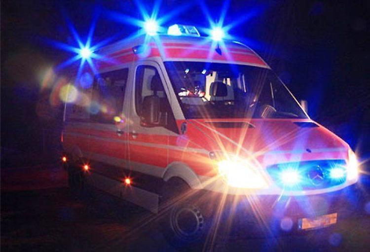 Si accascia alla festa da ballo: salvato dai soccorritori
