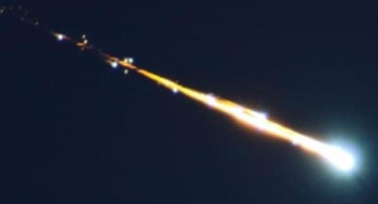 Bolide luminoso nel cielo, uno spettacolo durato pochi secondi
