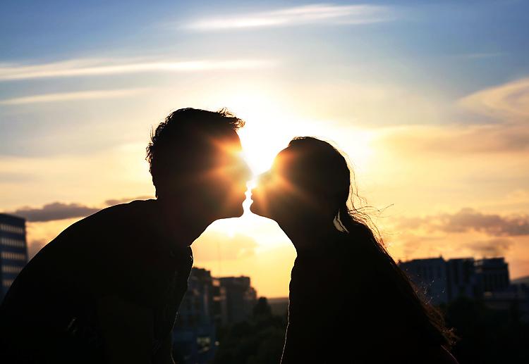 "Bacio": 27^ edizione del contest Poesia a Strappo