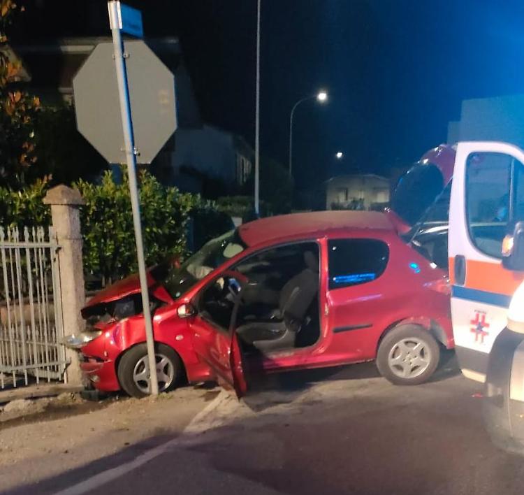 Grave incidente nella notte: due feriti 