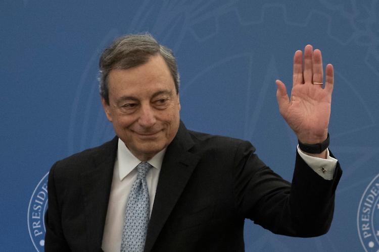 Draghi annuncia ai ministri: 'Mi dimetto'