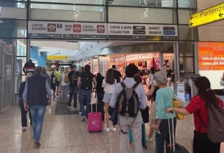 Sciopero: centinaia di voli cancellati in tutta Italia