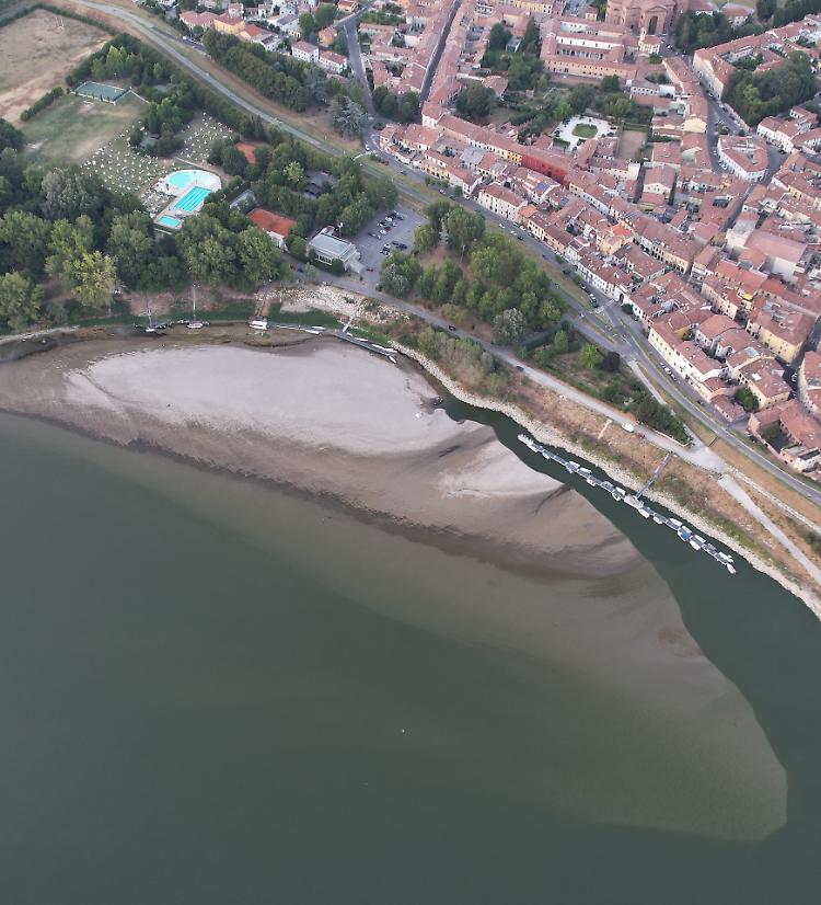 Siccità, ferme anche le barche Aipo