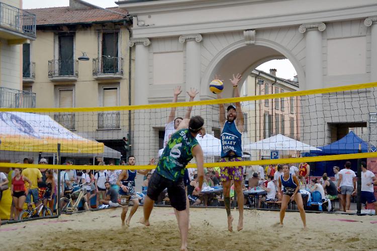 Happy Beach Party: Torneo di Beach Volley e....