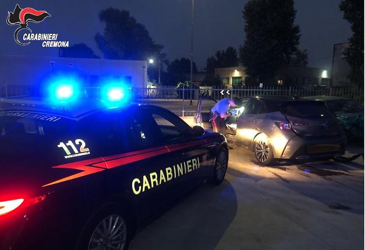 Fuggono all'alt a Treviglio, bloccati a Capergnanica: scacco agli spacciatori