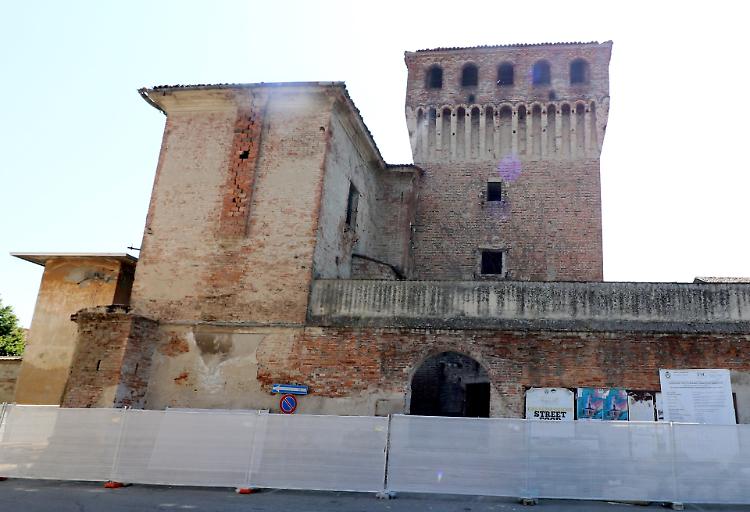 Rigenerazione urbana: Lavori al Torrione Estense, ritorna l’antico ingresso
