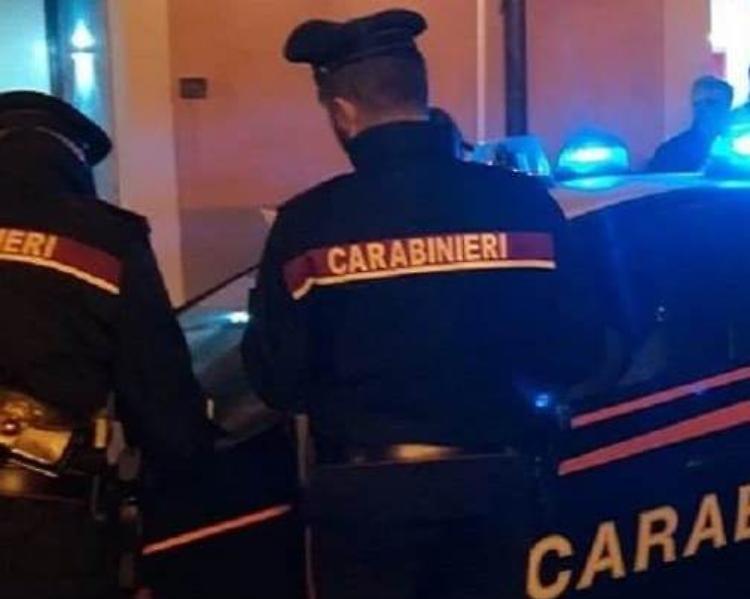 Aggredito in via Palestro da due giovani, rapina shock per un 57enne