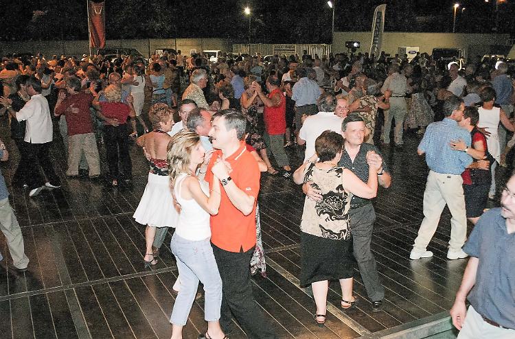 Ballo liscio, dall’epopea alla crisi, «ma io resto sul palco»