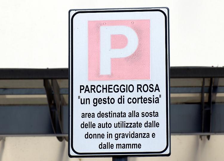 Altri dodici «parcheggi rosa», questa volta anche per i papà