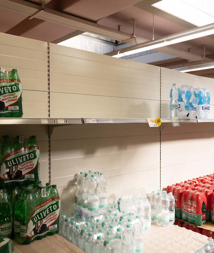 Il caso: la minerale frizzante scarseggia sugli scaffali dei supermercati