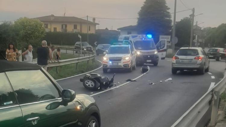 Schianto in scooter sul curvone di Roncadello 