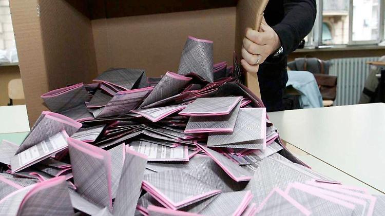 «Strappo» senza veleni. Azione: «Governabilità», il Pd: «Occasione persa»