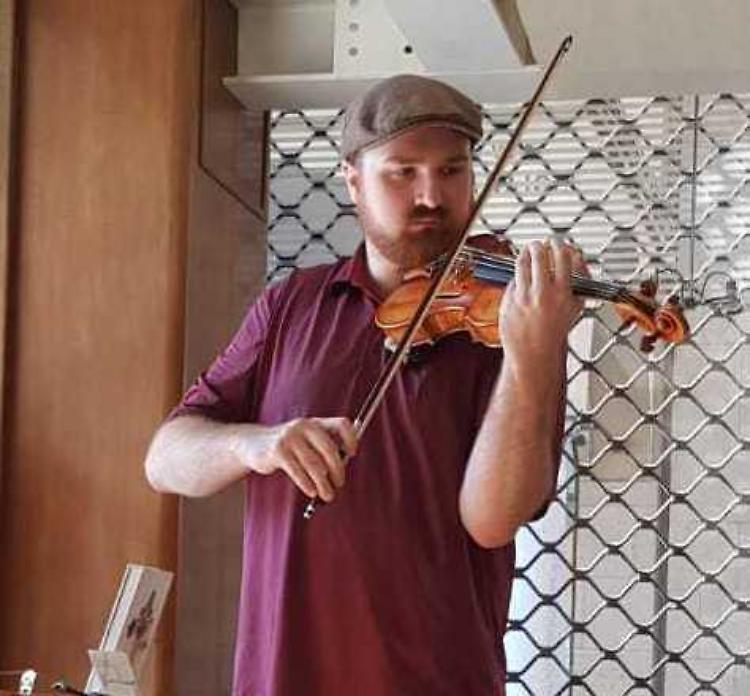 Liuteria, Larson dall’Alaska per fare i violini