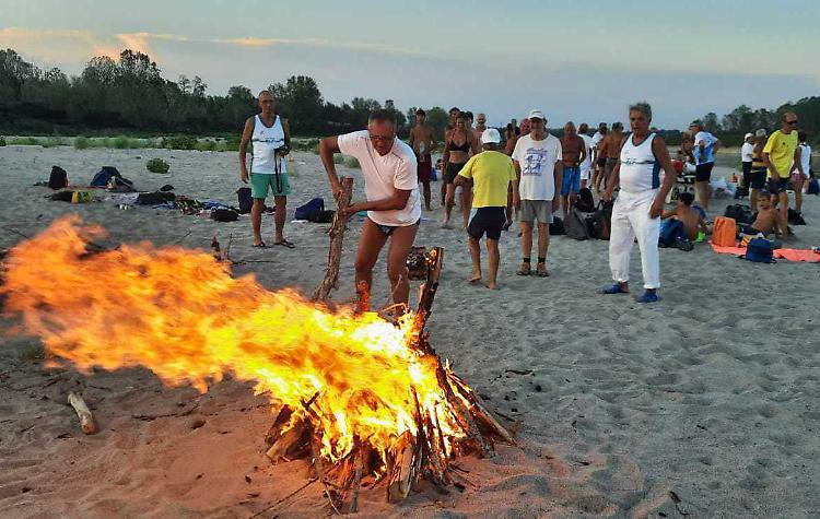 Po, tutti sullo spiaggione a «rimirar» le stelle