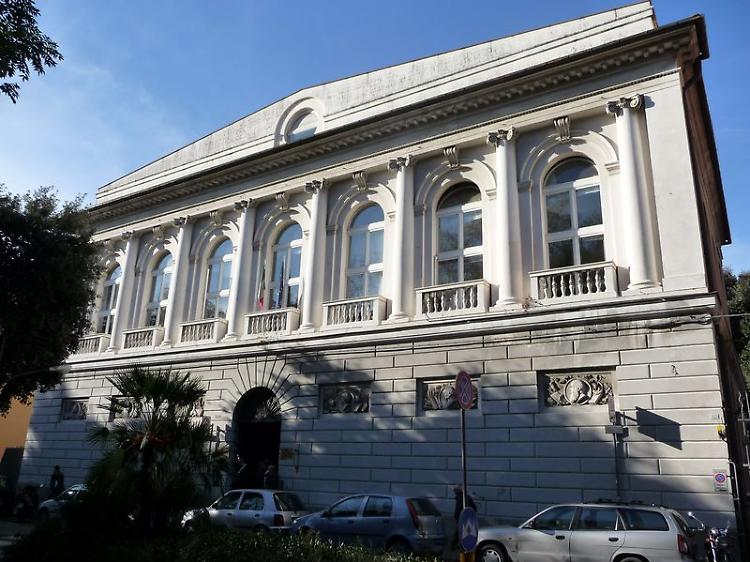 Tendono filo da pesca attraverso la strada, ferito scooterista, denunciati due minorenni