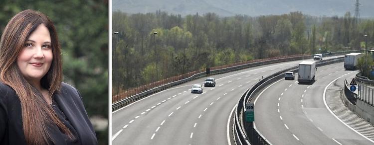 Lancia sassi sulle auto sulla A1, ferita l'onorevole Gobbato